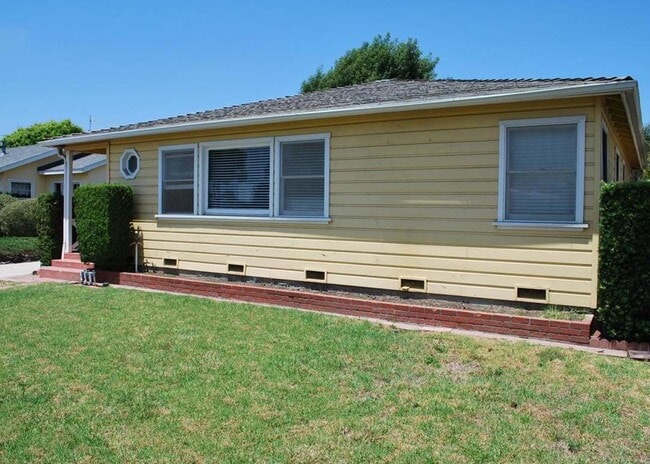 Building Photo - 2433 Channel Dr