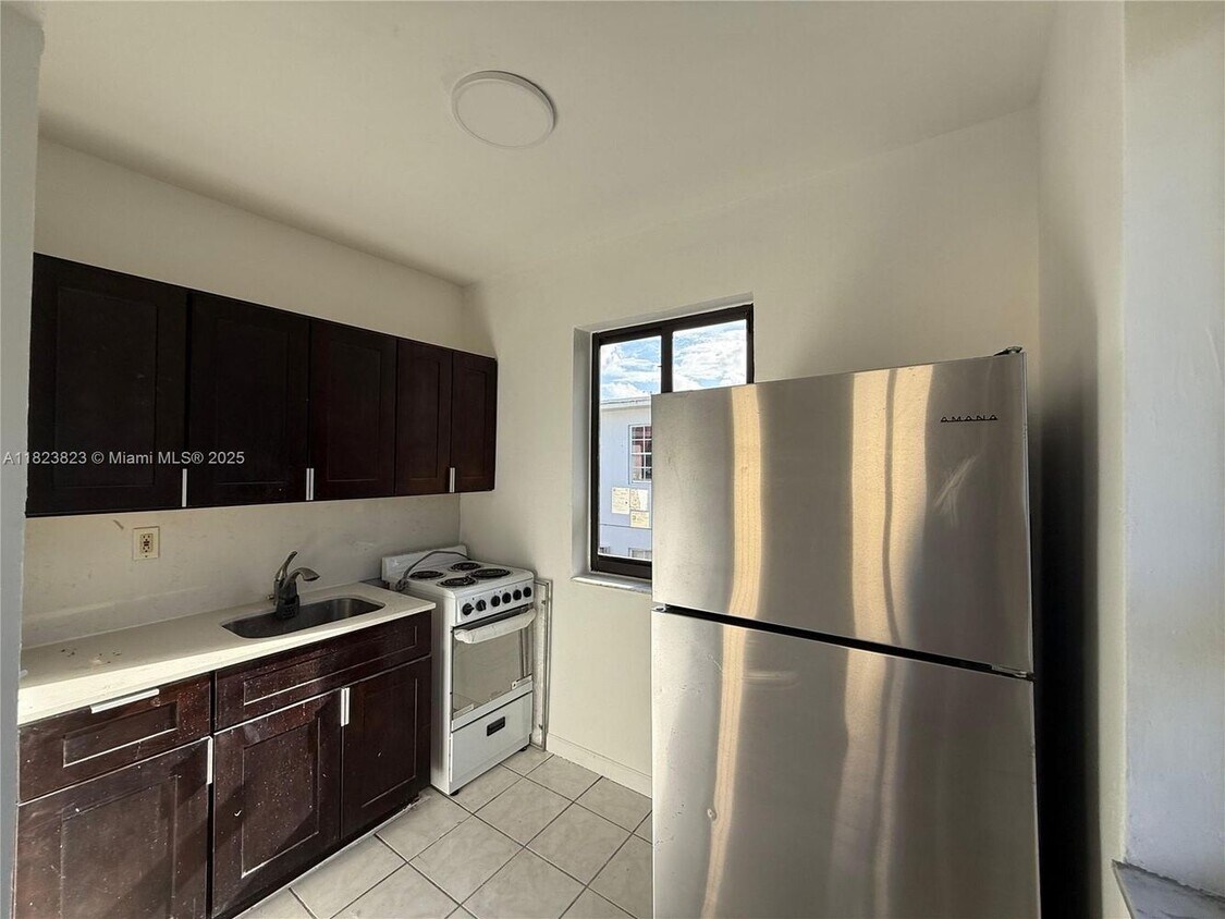 Foto del edificio - 1037 SW 4th St