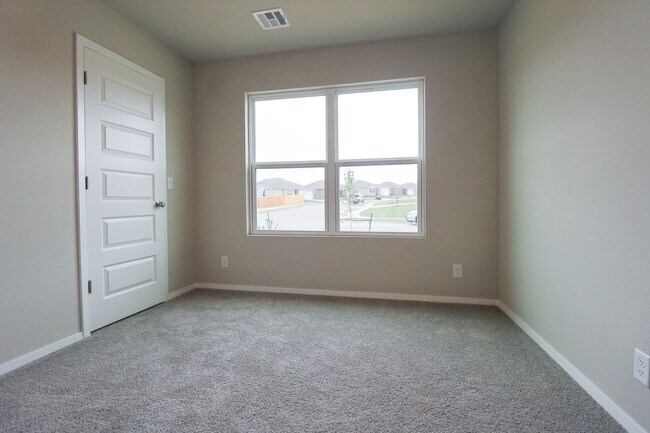 Foto del edificio - New Construction with Pond View! 4 Bed 2 B...