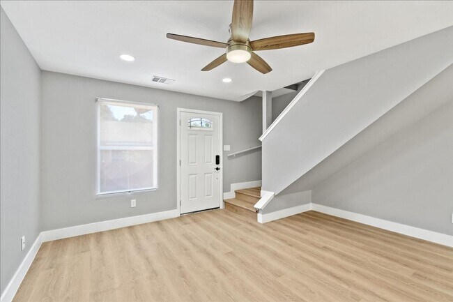 Foto del edificio - 3107 E 13th St