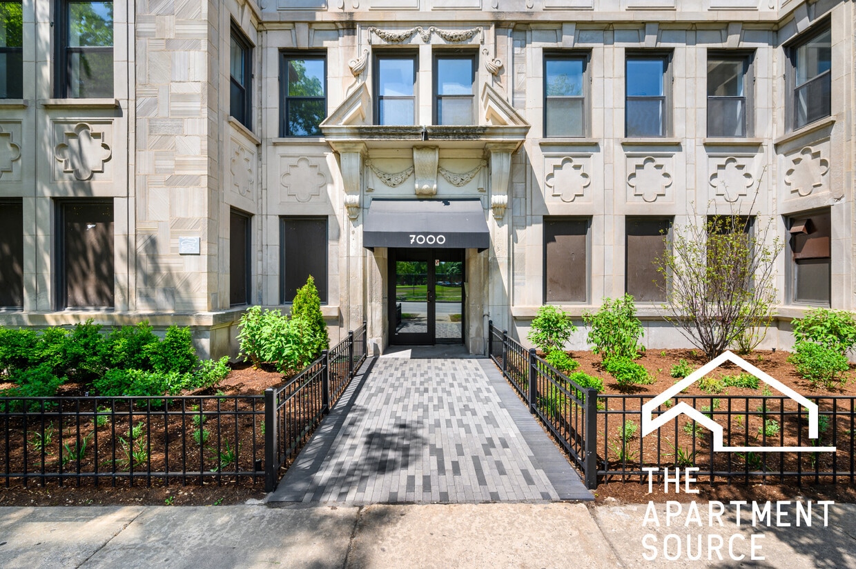 Foto principal - 7000 S South Shore Dr