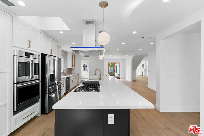 Building Photo - 2272 26th St