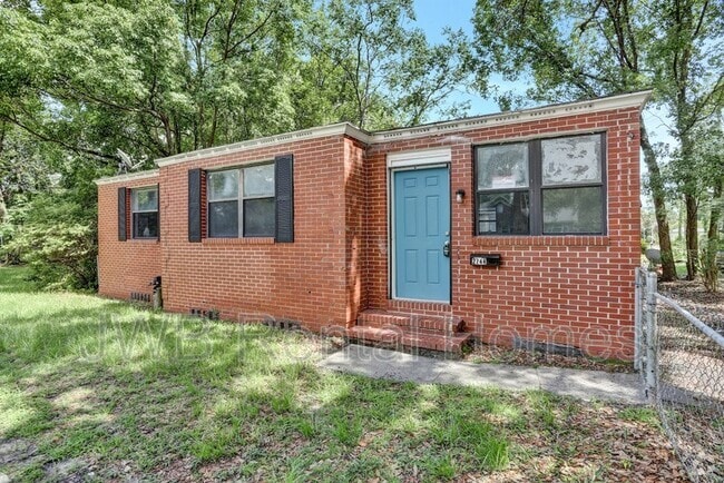 Building Photo - 2744 Broadway Ave