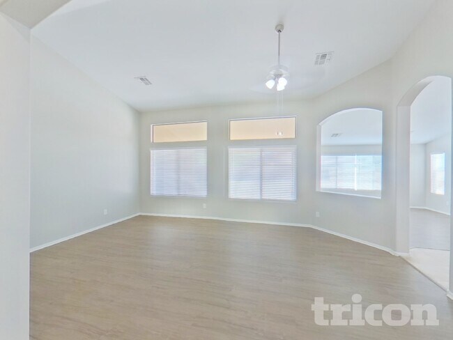 Foto del edificio - 40907 W Robbins Dr