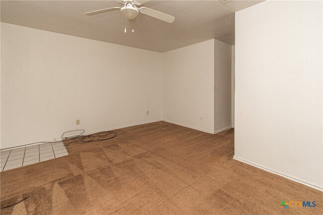 Foto del edificio - 1703 Cedarhill Dr