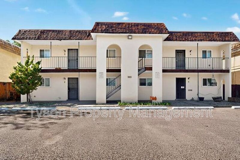 Foto principal - 1825 Mary Ellen St NE