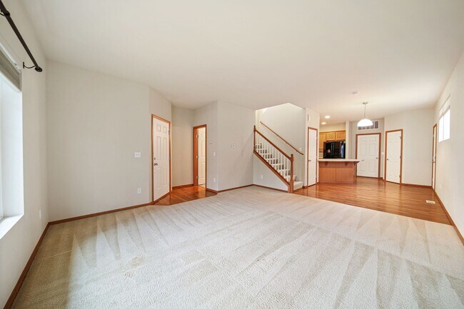 Foto del edificio - 3 bedroom 2.5 baths - Easy JBLM commute! - North Thurtson School District.