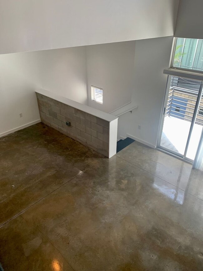 Building Photo - 5008 S MacDill Ave