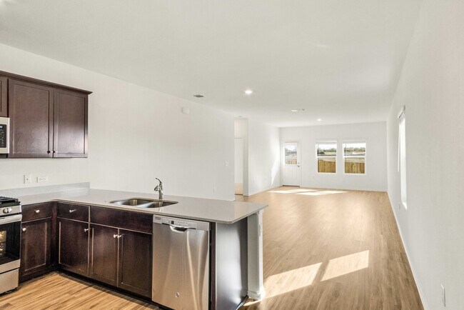 Foto del edificio - 5912 Eden Dr