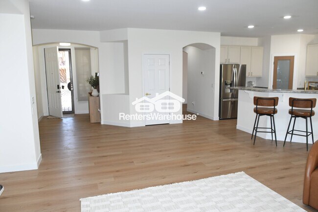 Foto del edificio - 10413 W Roanoke Ave