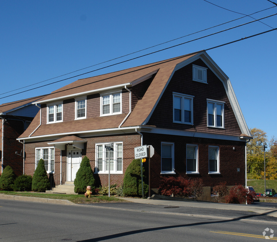 Primary Photo - 1700 Riverside Dr
