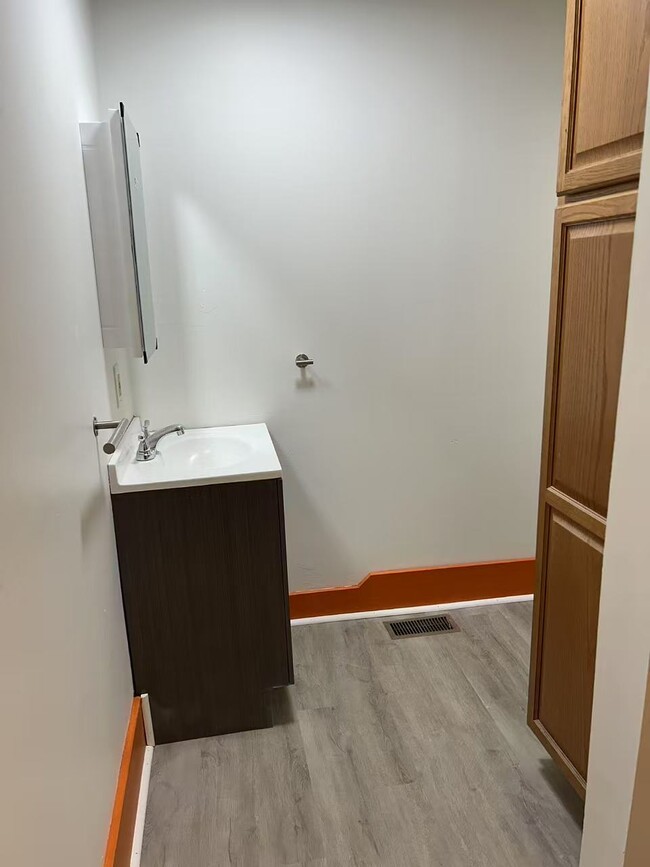 Foto del edificio - 824 W 7th St