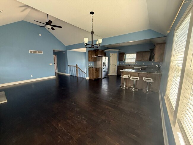 Building Photo - 928 N Oak Terrace