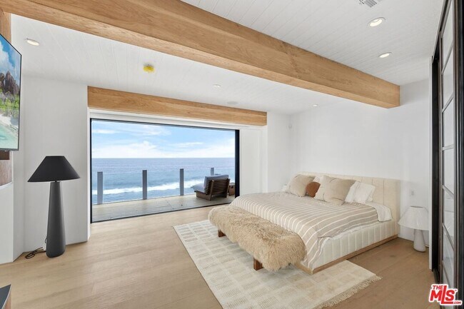 Foto del edificio - 24112 Malibu Rd