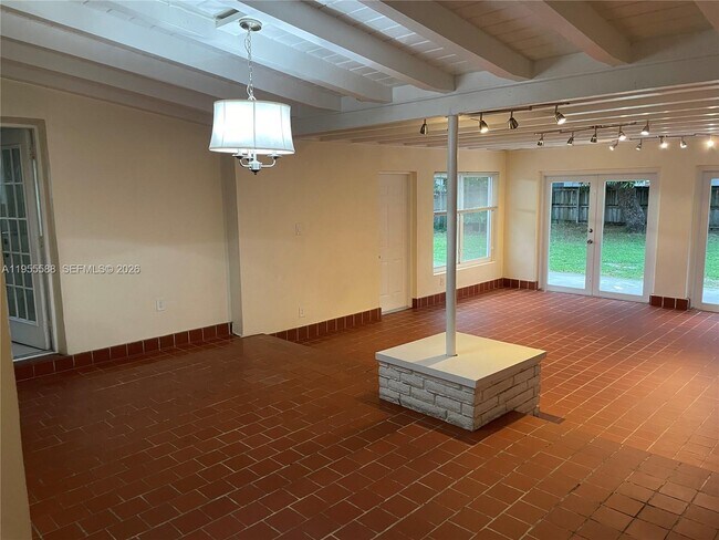 Foto del edificio - 535 NW 121st St