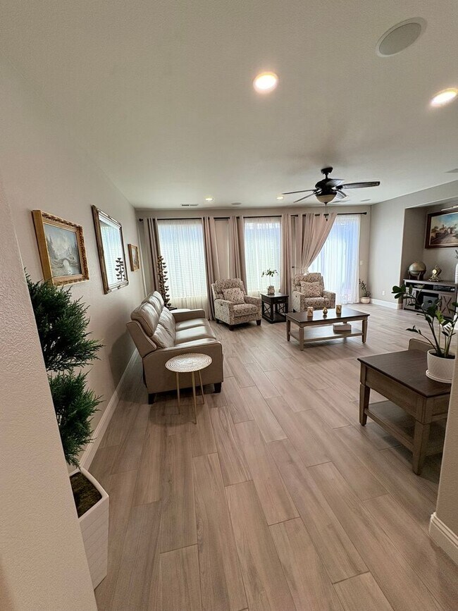 Building Photo - BEAUTIFUL - UPGRADED - LAMINATE FLOORING -...