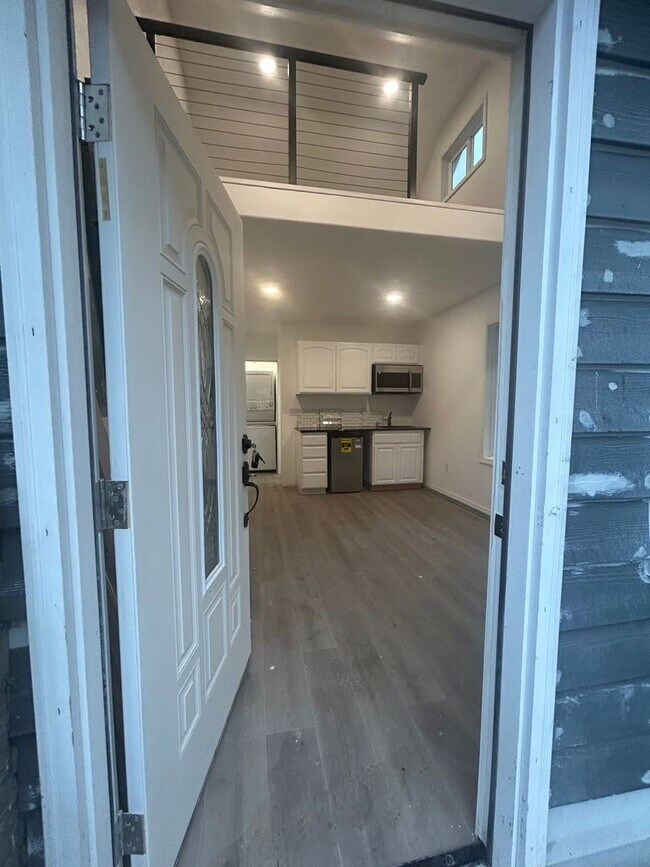 Photo - 433 NE 49th Ave Apartment