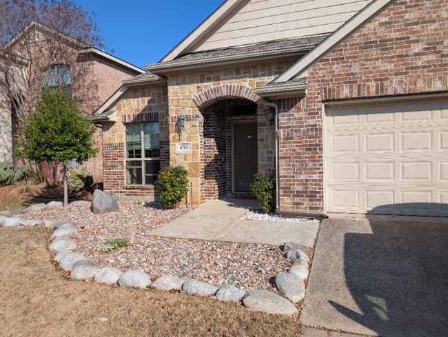 Building Photo - 4701 Tina Dr