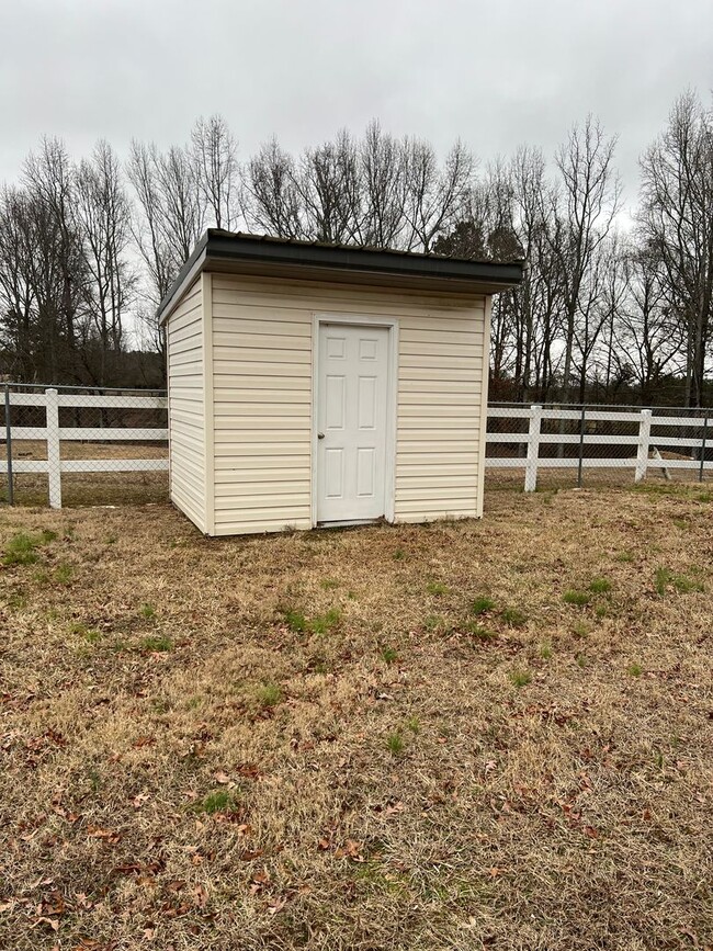 Building Photo - Nice kept mobile home