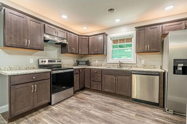 Foto del edificio - Eastern Eight- Bristol, VA- SFH