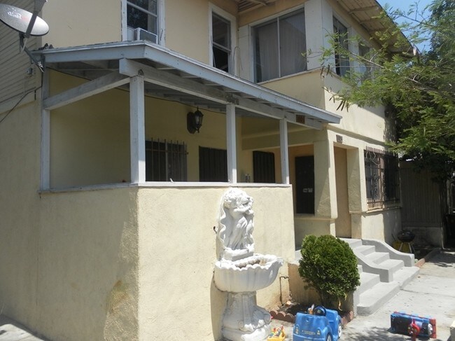 Building Photo - 401-405 Park Front Walk