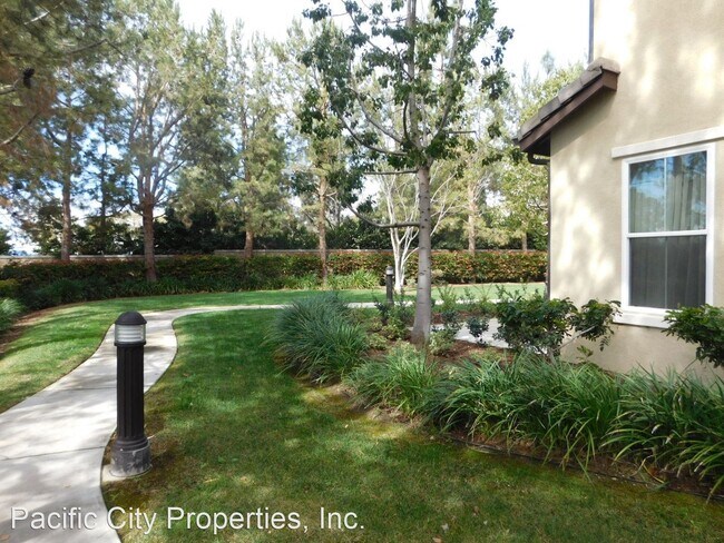 Building Photo - 3 br, 2.5 bath House - 3351 Via Merano
