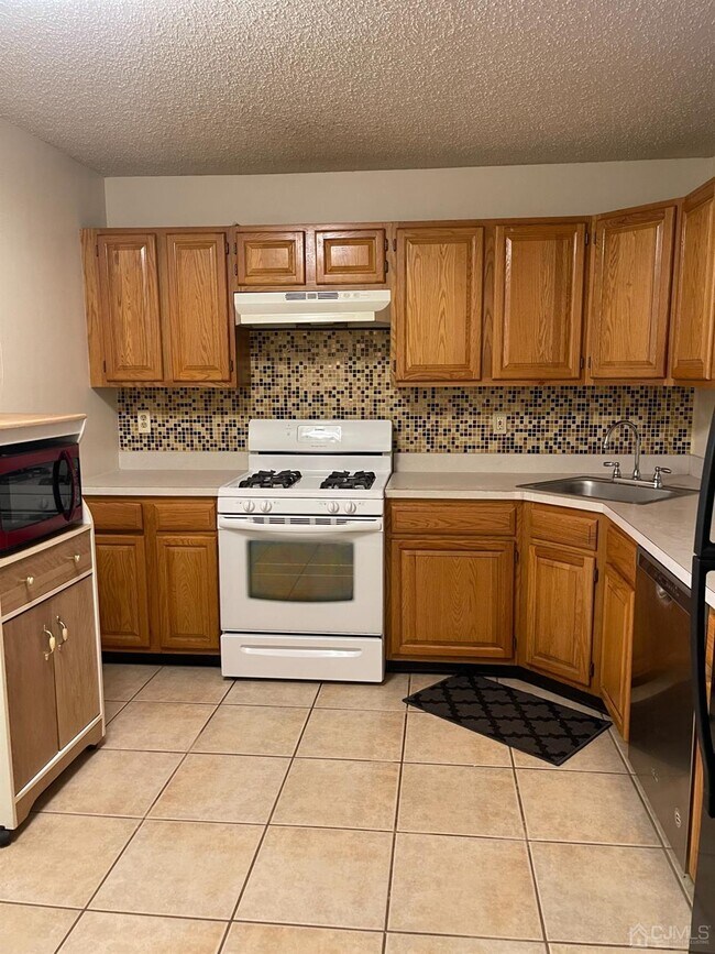 Foto del edificio - 90 Gregory Ln