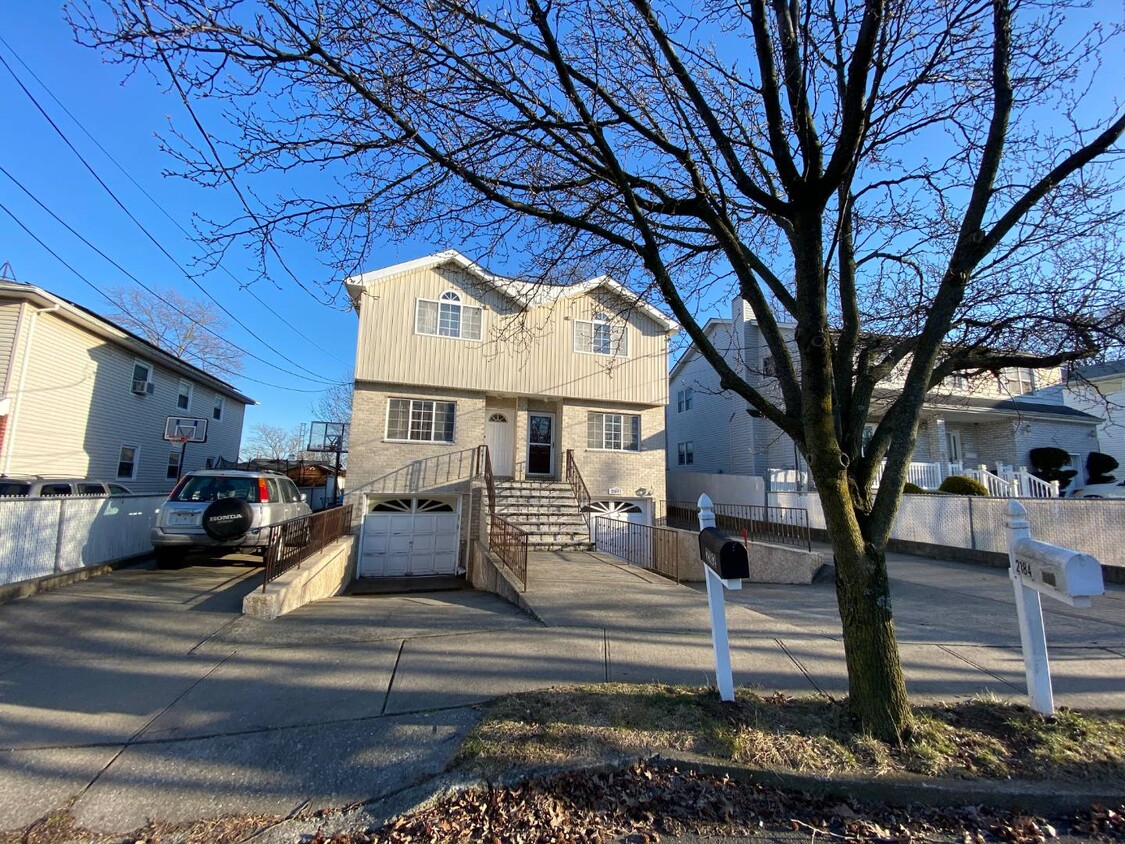 Primary Photo - 2184 S Railroad Ave