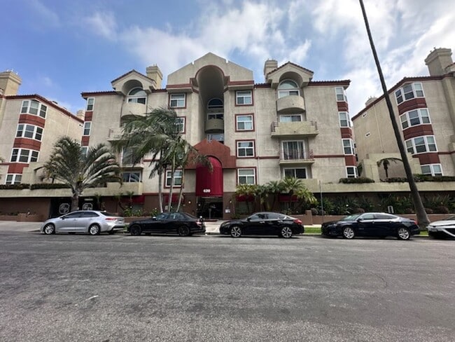 Building Photo - 620 S Gramercy Pl