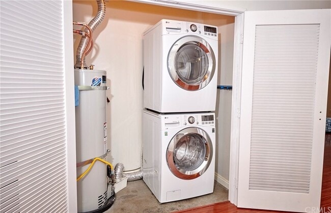in unit washer and dryer - 435 W Center Street Promenade