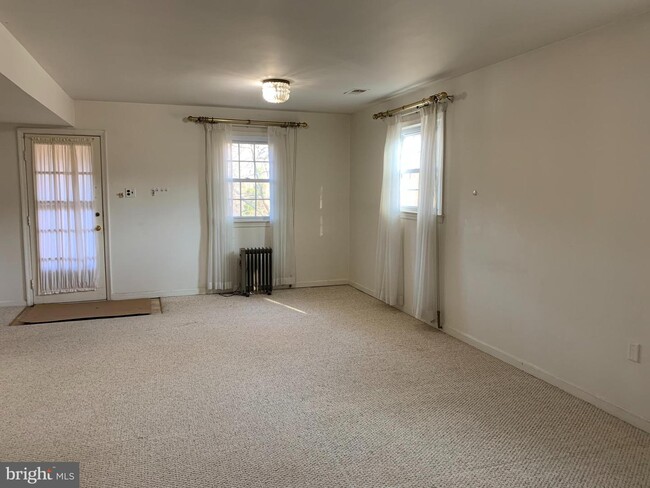 Building Photo - 12300 Delevan Dr