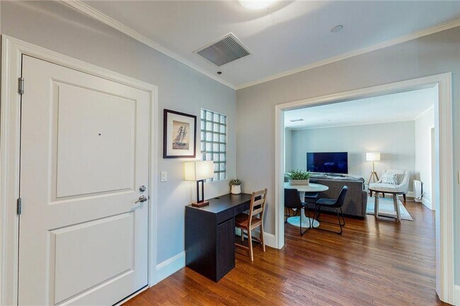 Foto del edificio - 1180 Narragansett Blvd