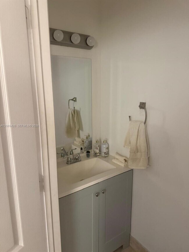 Foto del edificio - 820 NE 212th Terrace