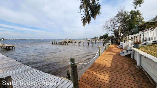 Building Photo - 3 br, 2.5 bath House - 1714 Country Club Dr.