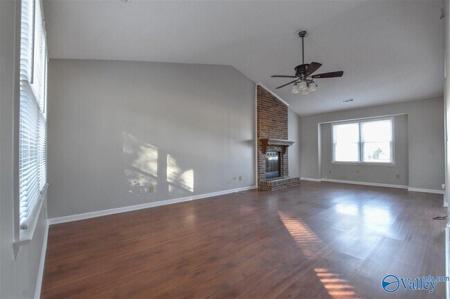 Building Photo - 122 Lewis Ln