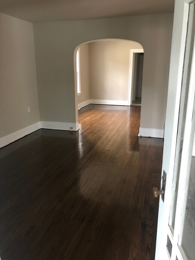 Building Photo - SECTION 8 ACCEPTED!!! Glen Park! Original ...