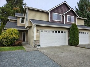 Building Photo - 713 Park Ln