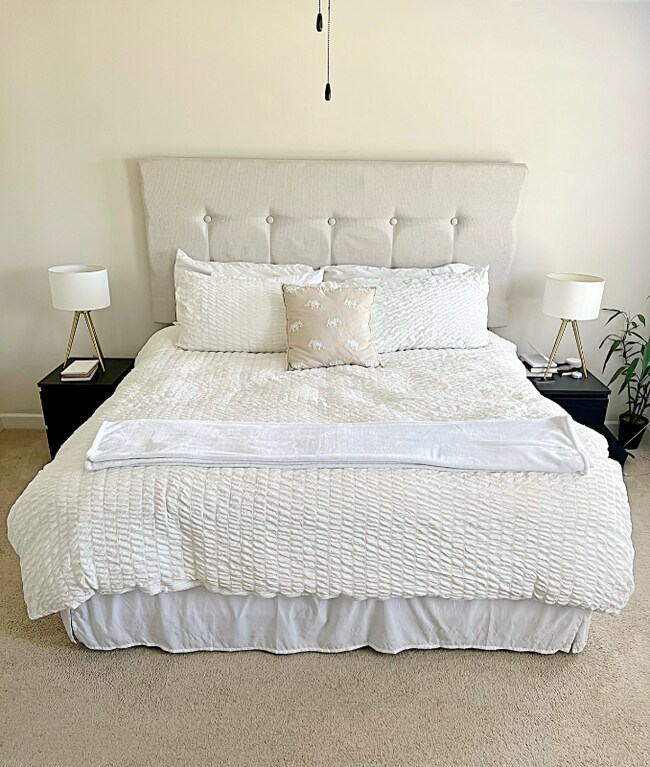 Building Photo - 708 Bellevue Rd