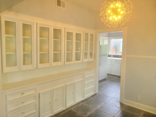 Comida - 4703 Chenevert St