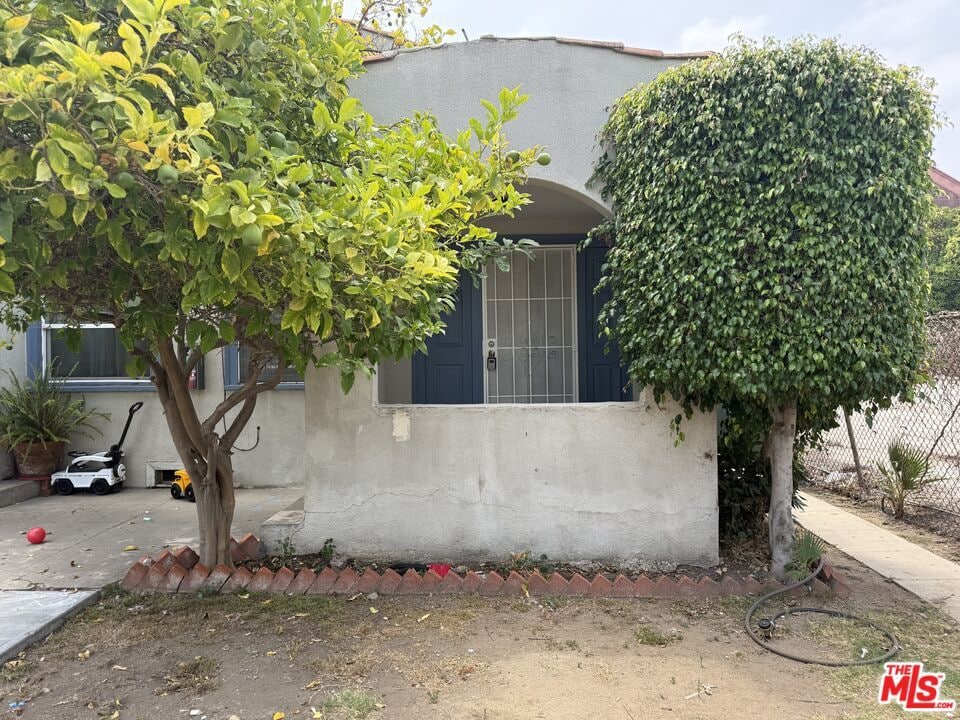 Primary Photo - 1444 W 25th St