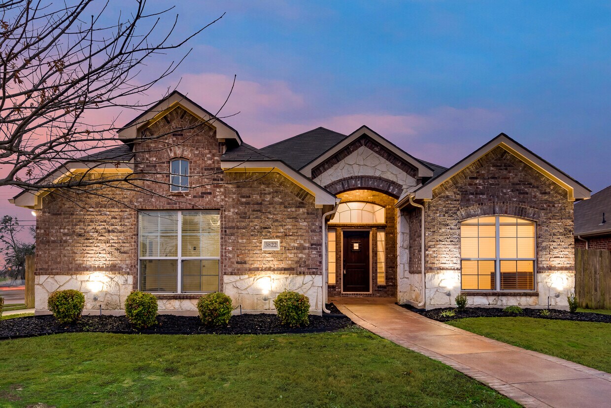 Foto principal - 3822 Downing Dr