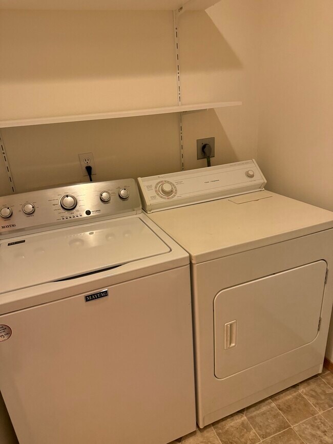 Foto del edificio - 90 S Grover Pl