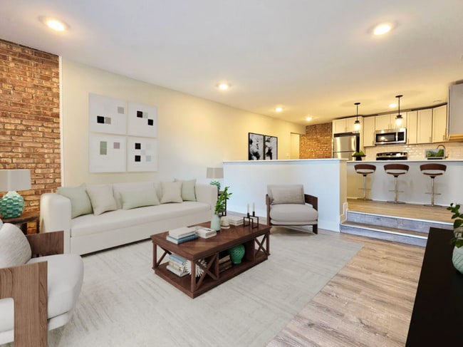 Building Photo - 1223 N La Salle Dr