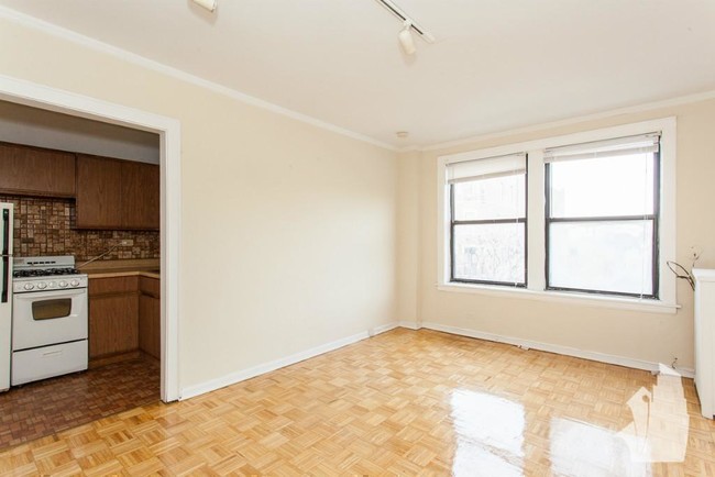 Foto del edificio - 2 bedroom in Chicago IL 60657