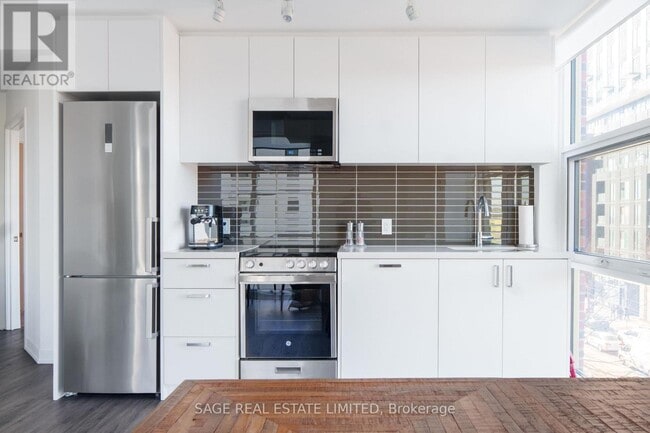 Building Photo - 1787 St Clair Ave W