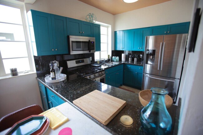 Building Photo - 610 Michigan Ave