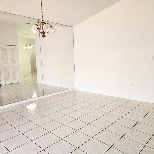 Foto del edificio - 13414 NW 8th St