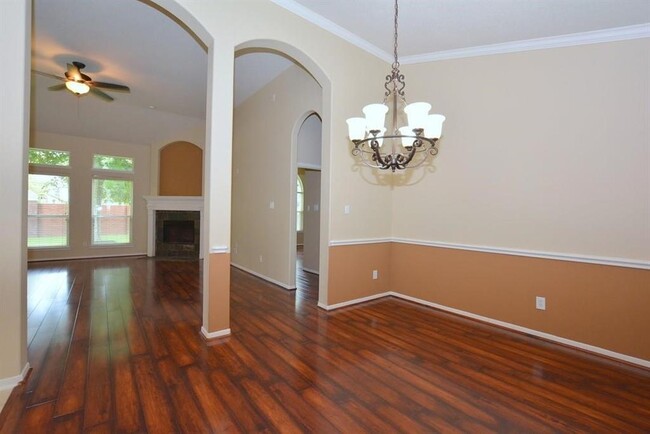 Foto del edificio - 1523 Stone Canyon Dr
