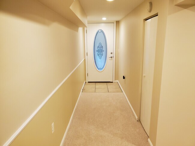 Front Entryway - 129 Thomas St NW