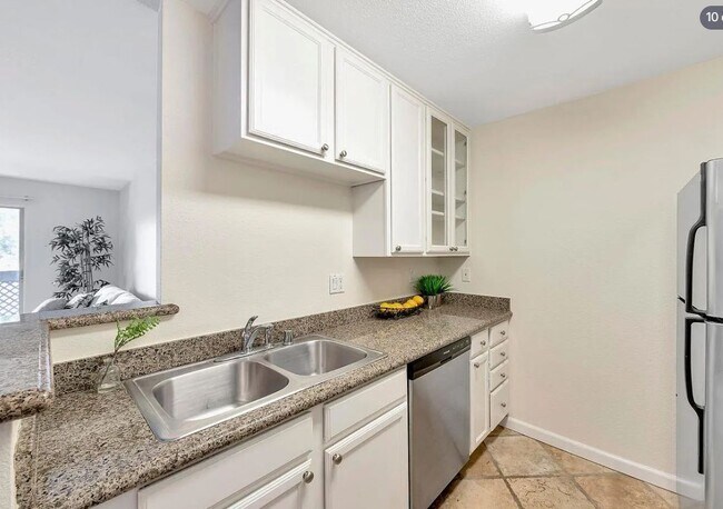 Foto del edificio - 1046 Yarwood Ct